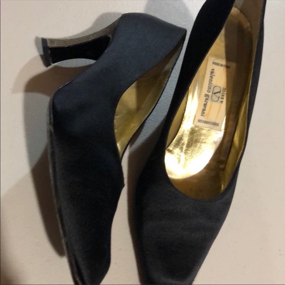 Valentino Garavani Italian Pumps - Picture 4 of 8